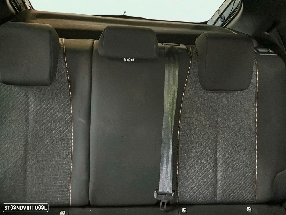 Peugeot 208 - 17