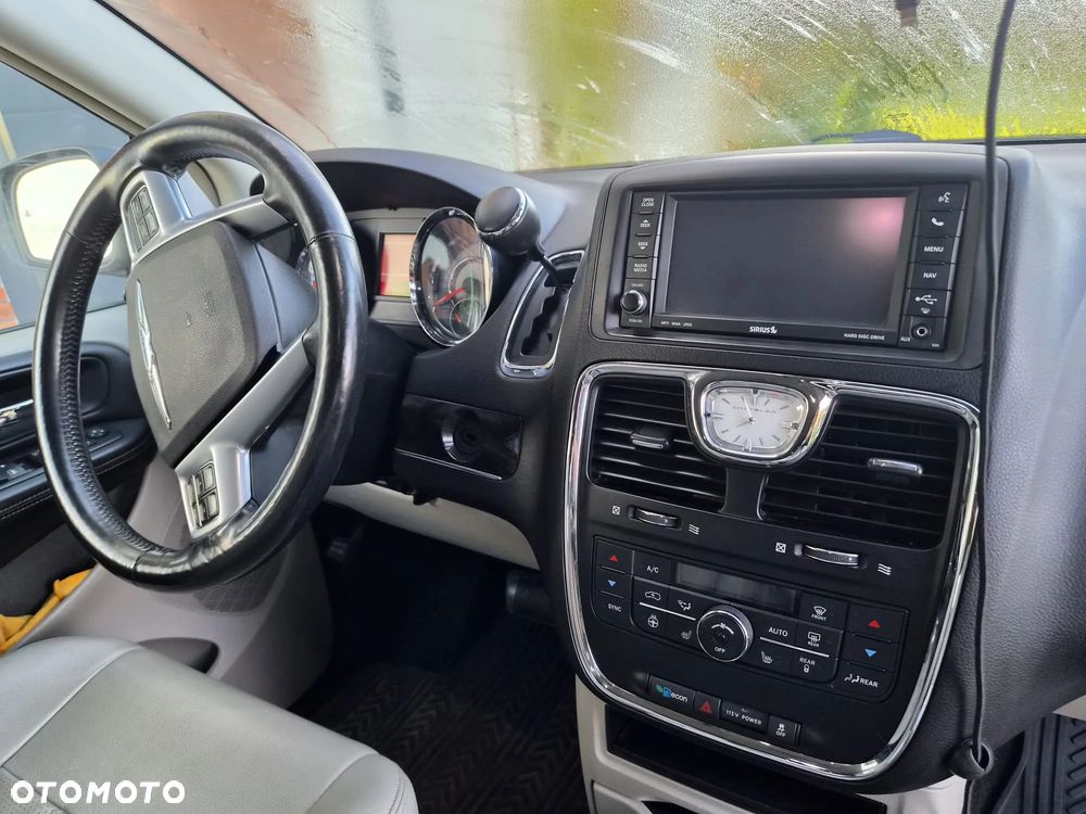 Chrysler Town & Country 3.6 Limited - 6