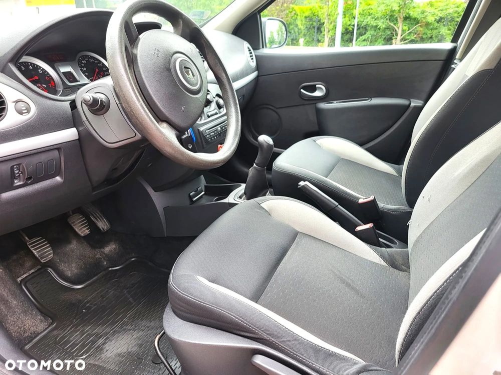 Renault Clio 1.2 16V Alize - 8