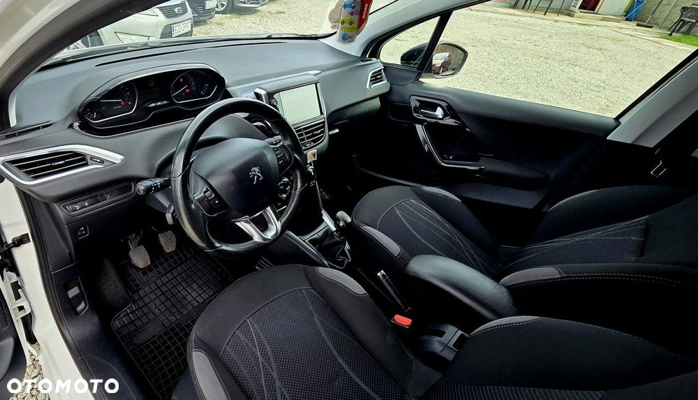 Peugeot 208 1.6 BlueHDi Allure S&S - 8