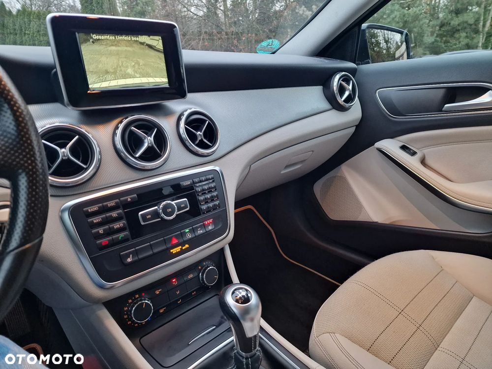 Mercedes-Benz GLA 200 UrbanStyle Edition - 12