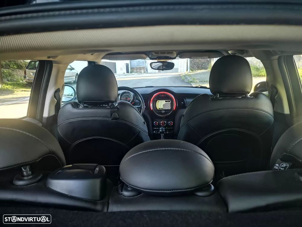 MINI 5 Portas Cooper D Auto - 19