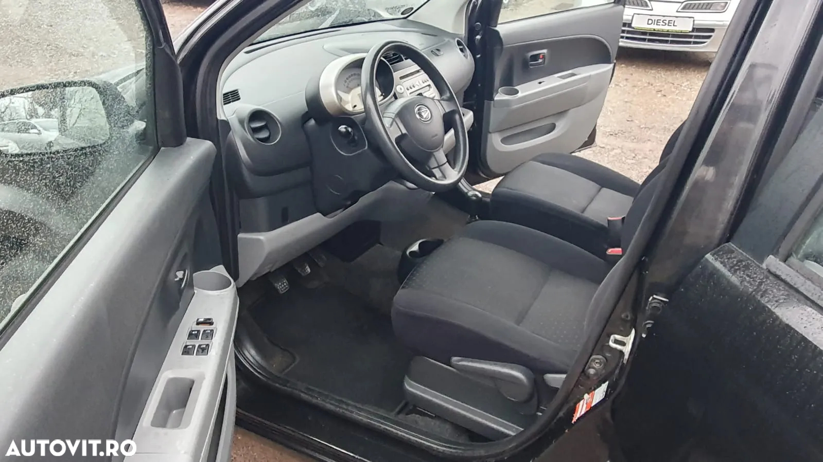 Daihatsu Sirion 1.0 - 8