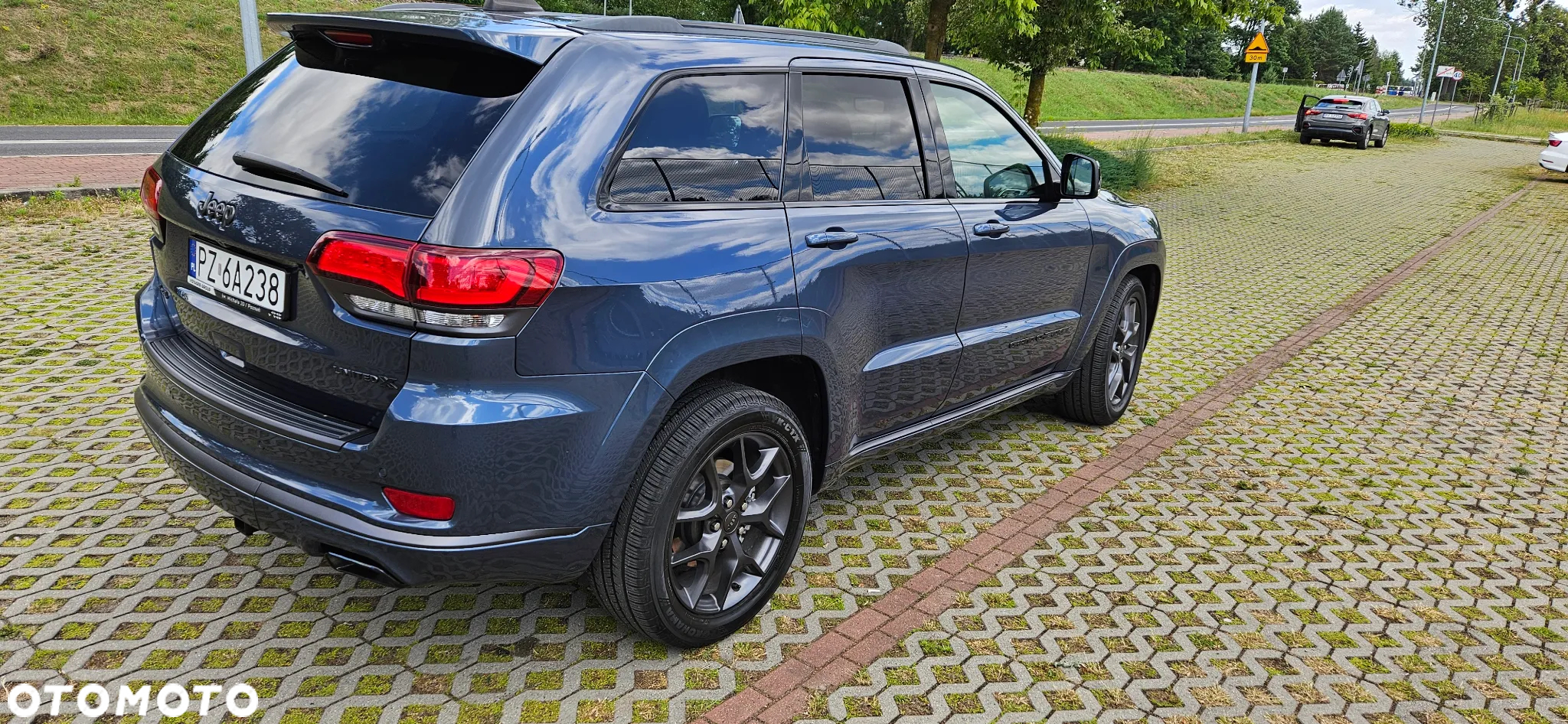 Jeep Grand Cherokee - 14