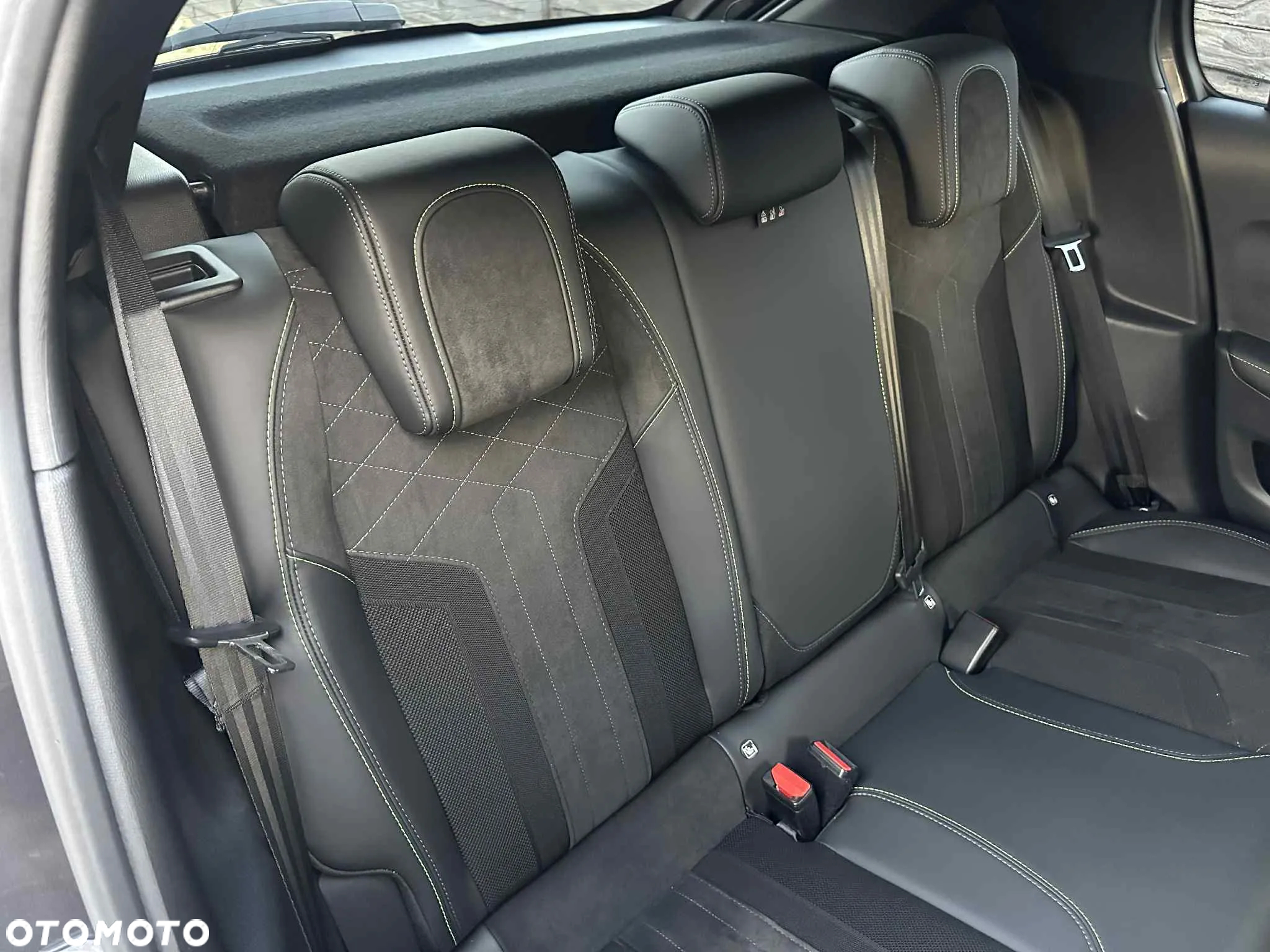 Peugeot 208 PureTech 100 EAT8 GT - 14