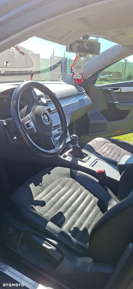 Volkswagen Passat 2.0 TDI DPF Highline - 8
