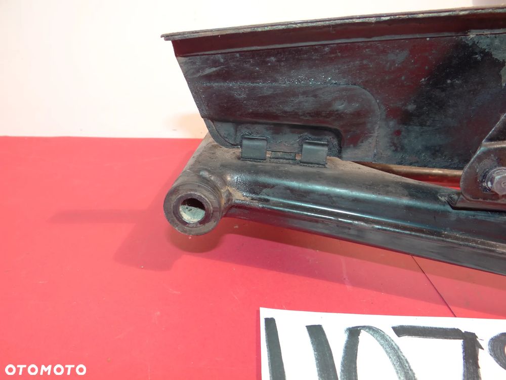 Honda CB750  FOUR WAHACZ  OSŁONA ŁAŃCUCHA AMORTYZATORY H079 - 3