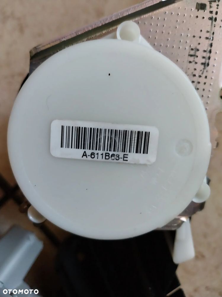 Pas tylny Ford S-Max lift A-611B68-E - 4