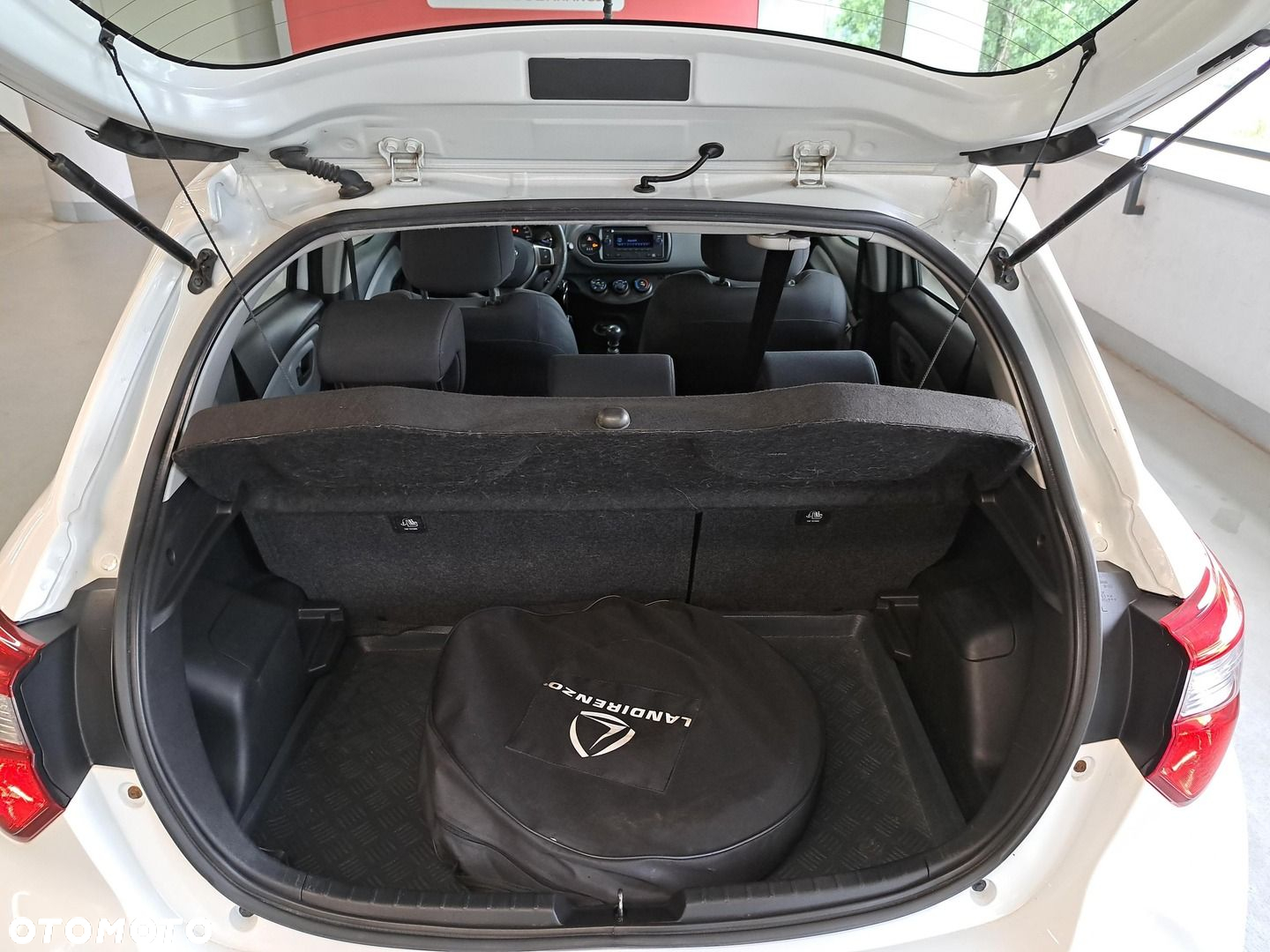 Toyota Yaris - 10