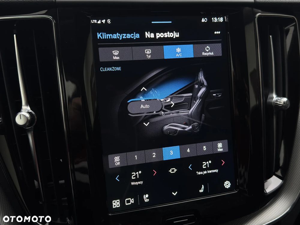 Volvo XC 60 B4 D Plus Dark - 31