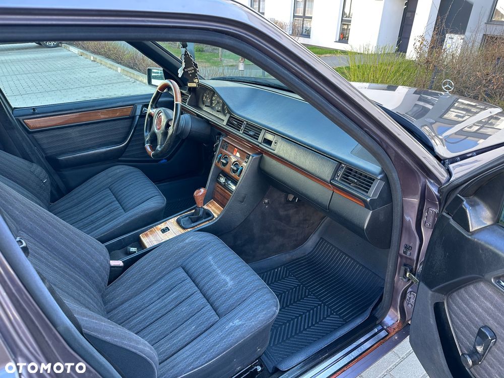 Mercedes-Benz W124 (1984-1993) - 12