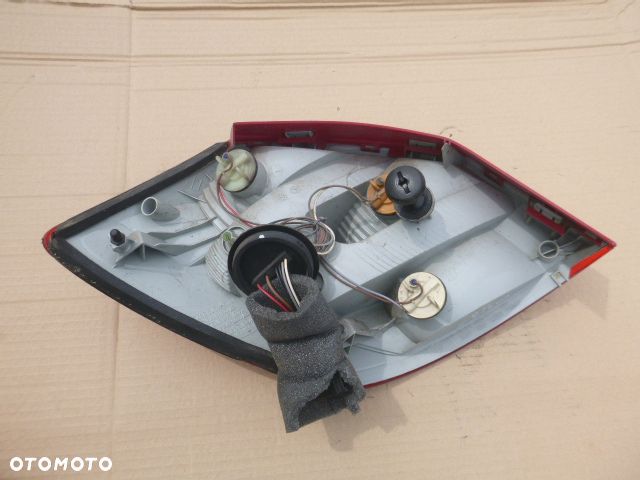 LAMPA PRAWY TYŁ PRAWA TYLNA SKODA FABIA II HB - 11