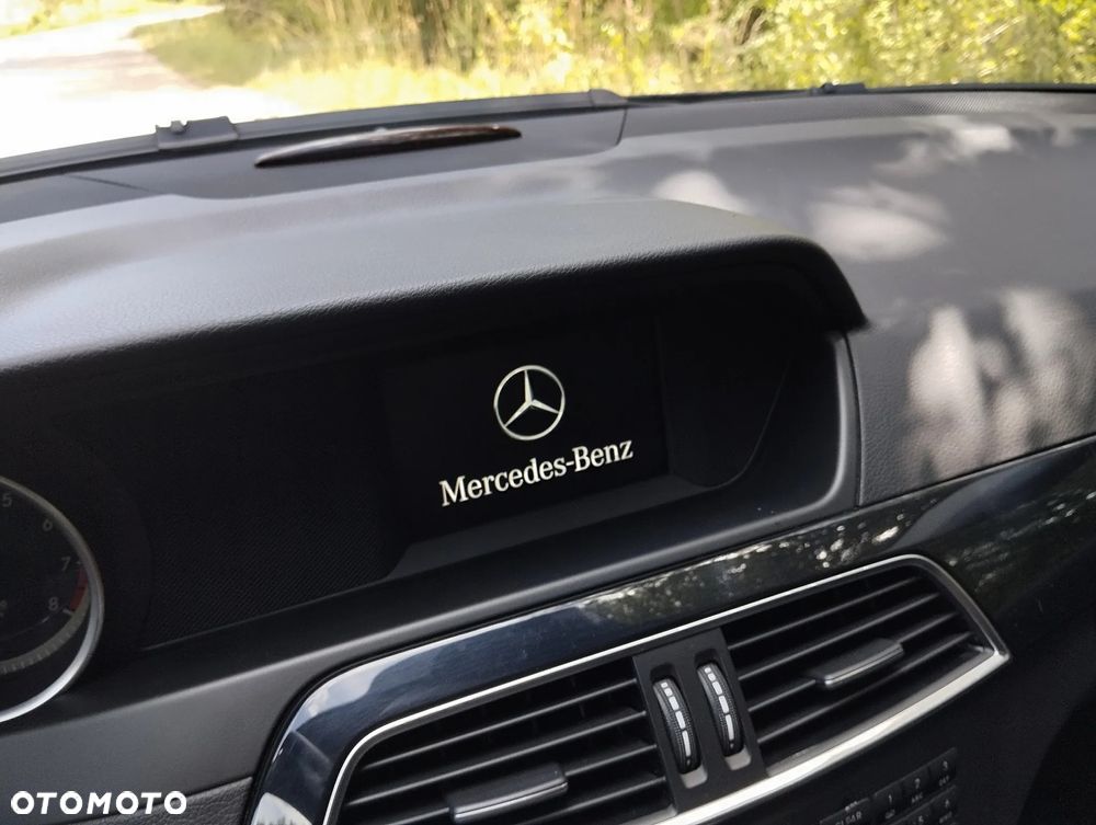 Mercedes-Benz Klasa C 180 T BlueEFFICIENCY - 22