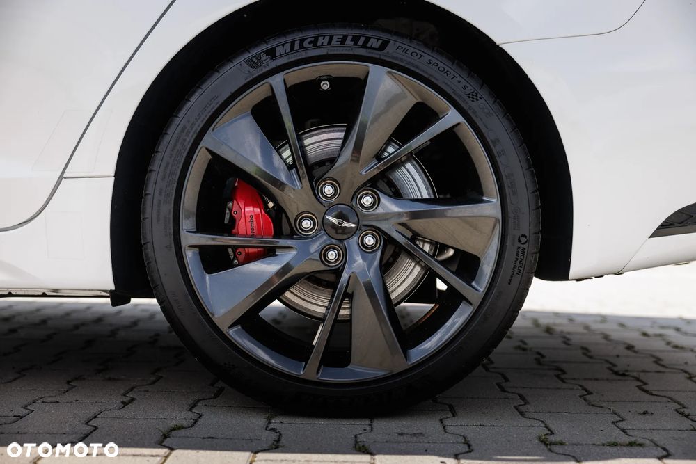 Genesis G70 2.0T Plus AWD 8AT Sport - 13