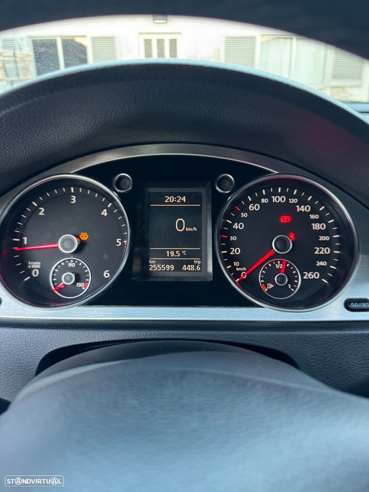 VW Passat Variant 2.0 TDI Highline - 20
