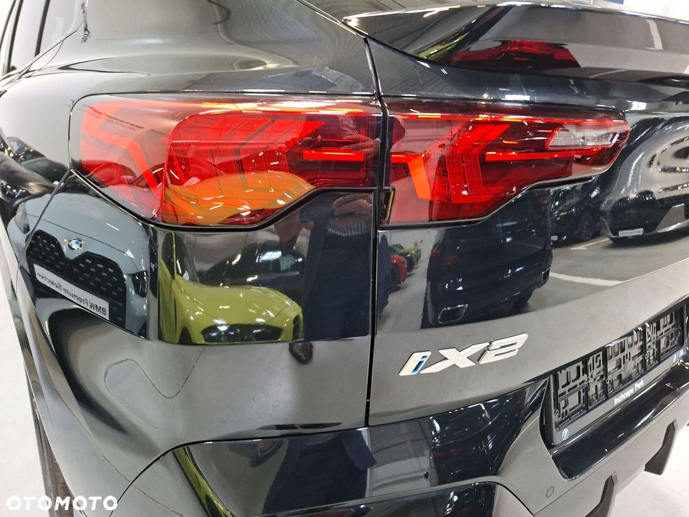 BMW iX2 eDrive20 66.5kWh M Sport - 23