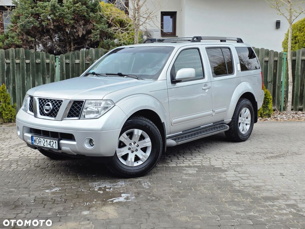 Nissan Pathfinder 4.0 V6 LE - 1