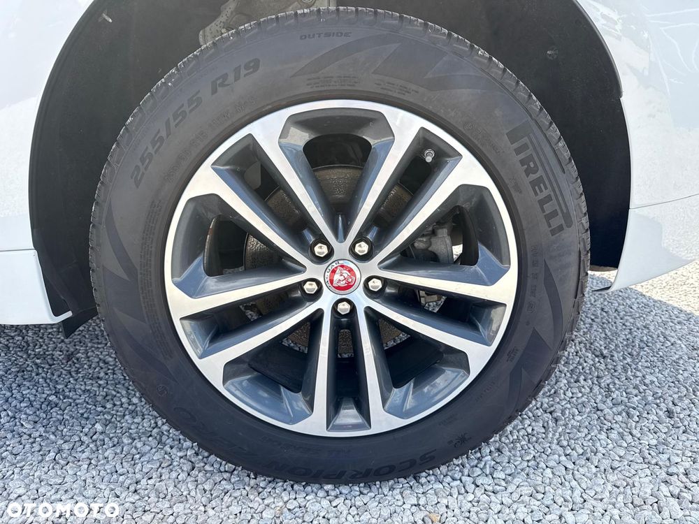 Jaguar F-Pace 20d AWD R-Sport - 11