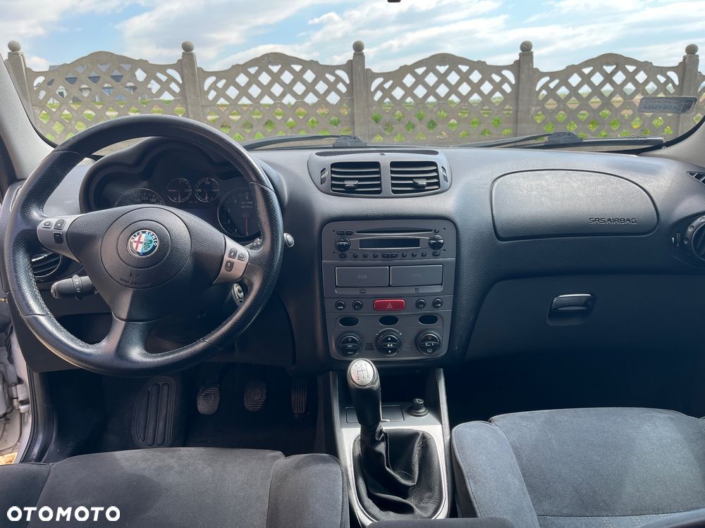 Alfa Romeo 147 1.6 Twin Spark Distinctive - 5