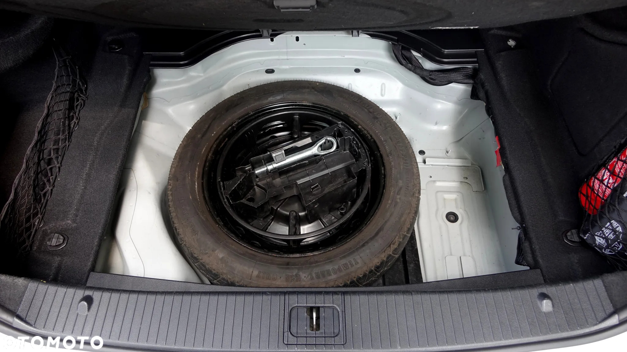 Mercedes-Benz Klasa E 300 CDI DPF BlueEFFICIENCY 7G-TRONIC Avantgarde - 33