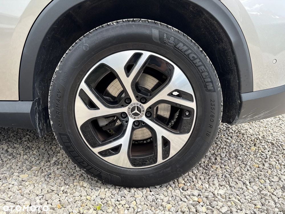 Mercedes-Benz GLC 200 4Matic 9G-TRONIC Avantgarde Advanced - 18