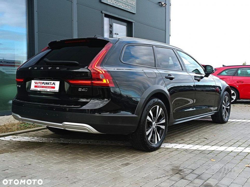 Volvo V90 Cross Country - 4