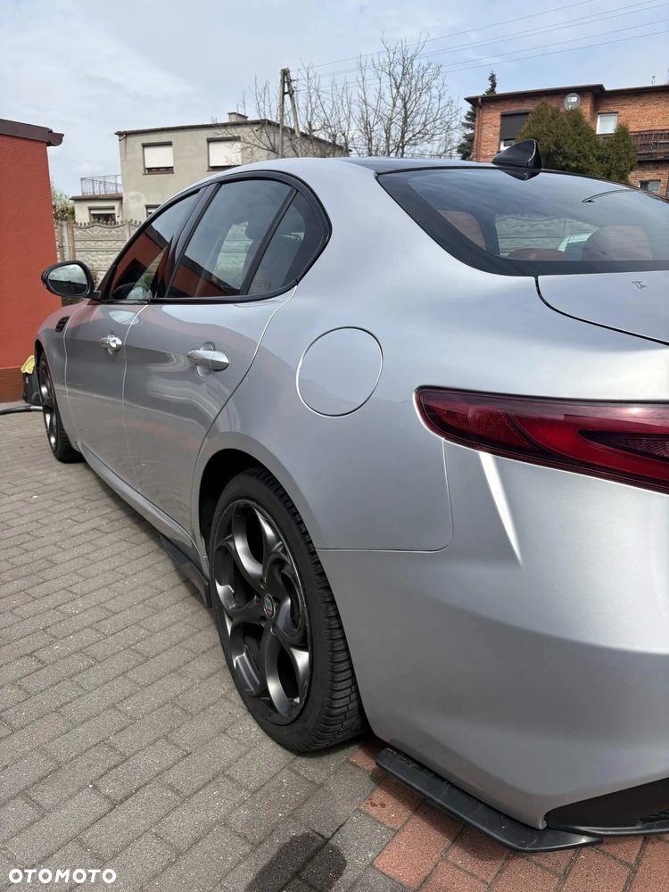 Alfa Romeo Giulia 2.0 Turbo 16V AT8-Q4 Veloce Ti - 5