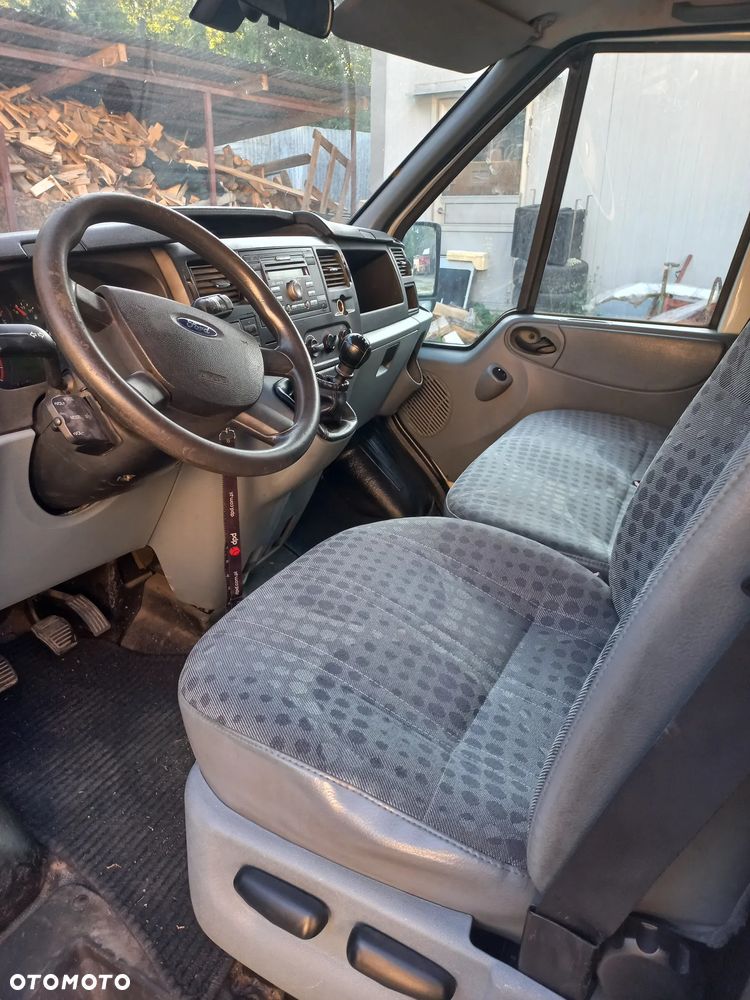 Ford Transit - 12