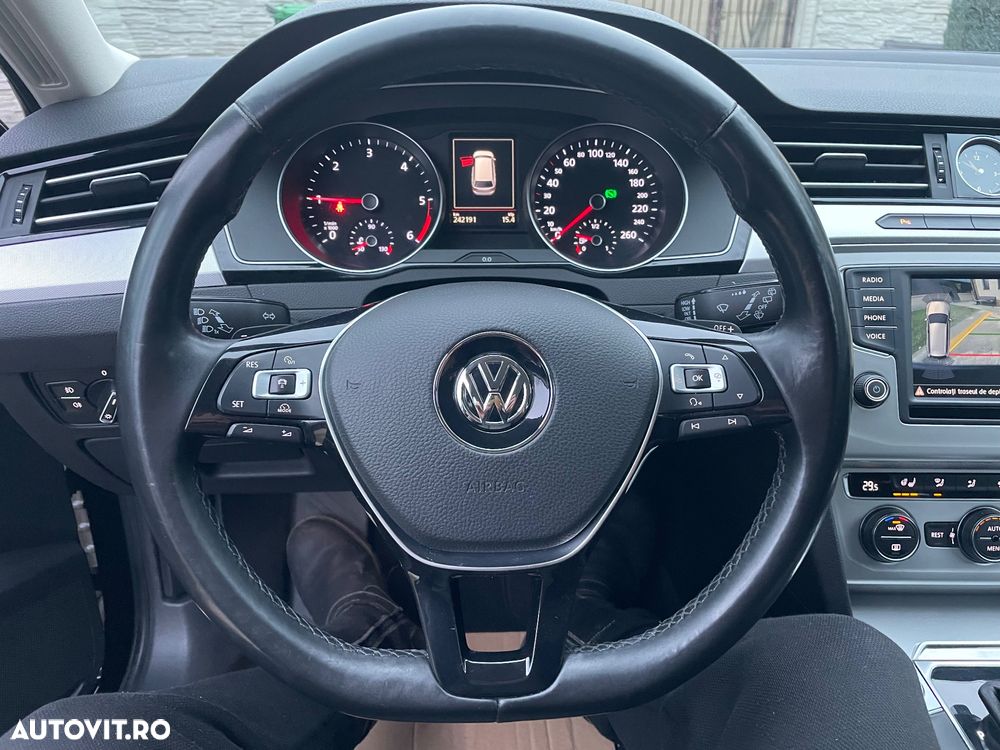 Volkswagen Passat - 19
