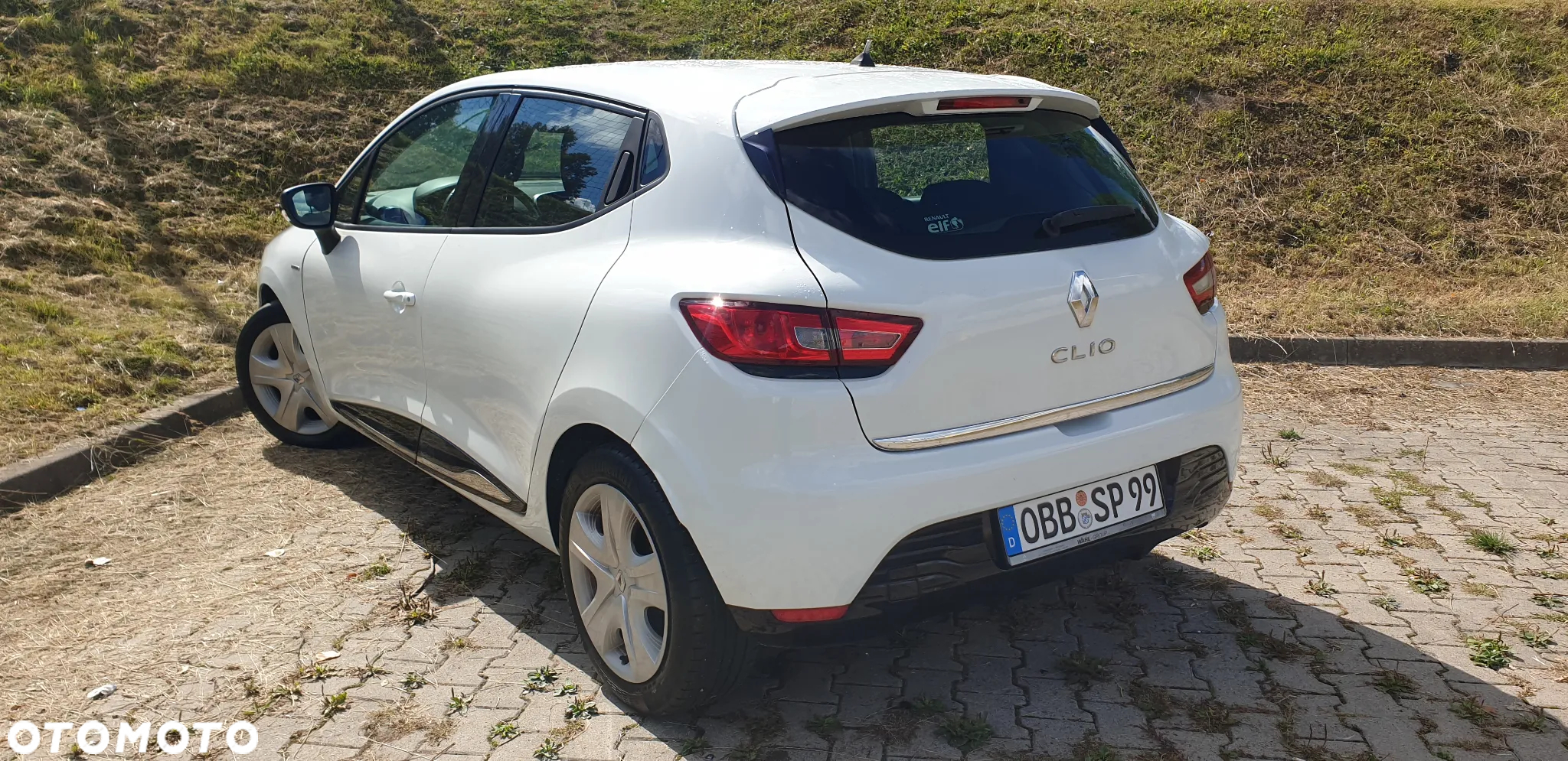 Renault Clio 1.2 16V Limited Plus - 12