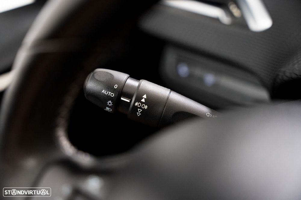 Peugeot 2008 1.2 PureTech Allure EAT6 - 9