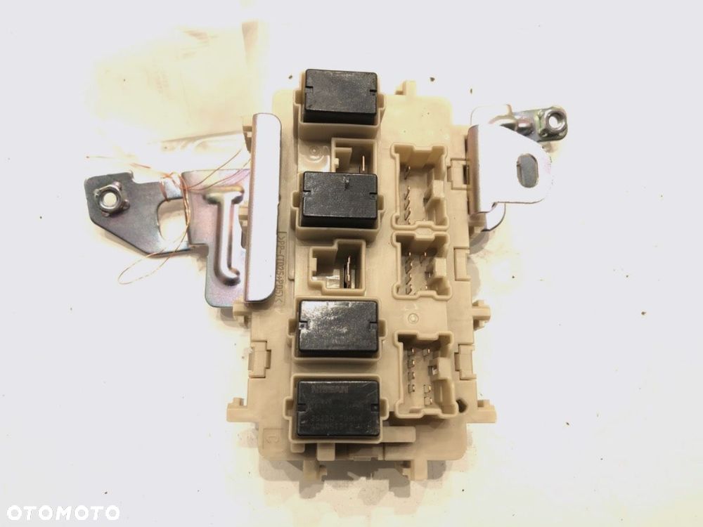 SKRZYNKA BEZPIECZNIKÓW  NISSAN QASHQAI II SUV (J11, J11_) 2013 - 2022 1.3 DIG-T 103 kW [140 KM] - 2