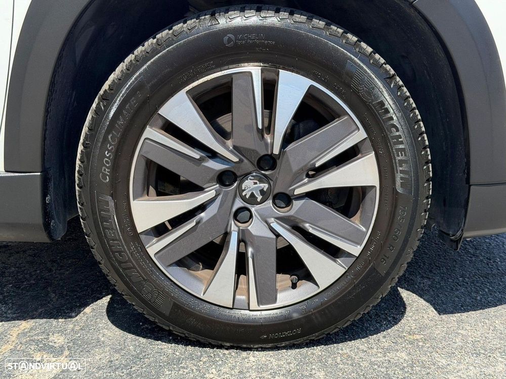 Peugeot 2008 1.2 PureTech Allure EAT6 - 8