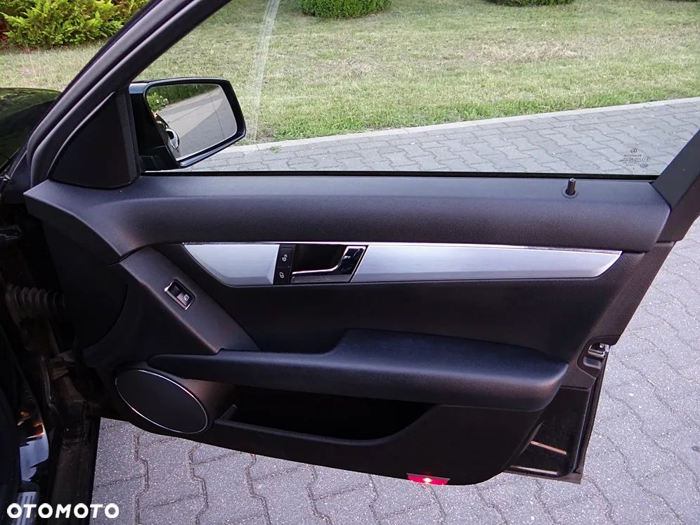 Mercedes-Benz Klasa C 180 Avantgarde Edition - 27