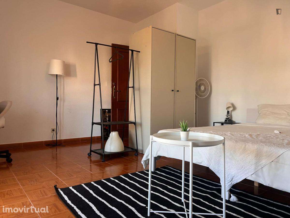 Quarto - localizado em Setubal - Grande imagem: 3/17
