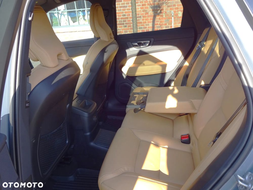 Volvo XC 60 T8 Plug-In Hybrid AWD Ultra Dark - 31