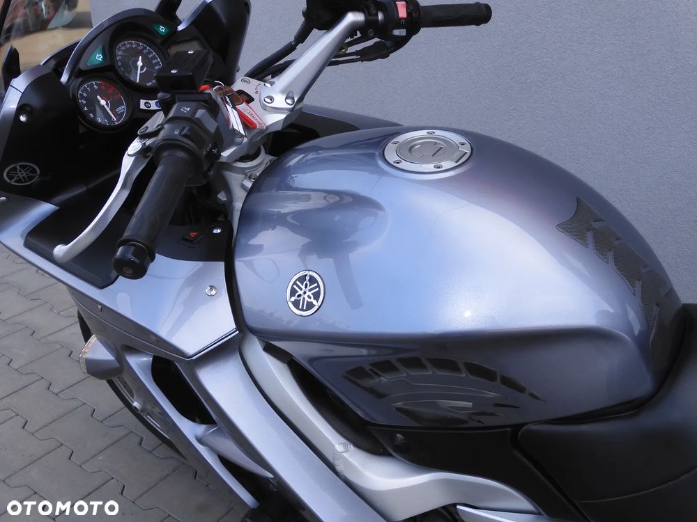 Yamaha FJR - 28