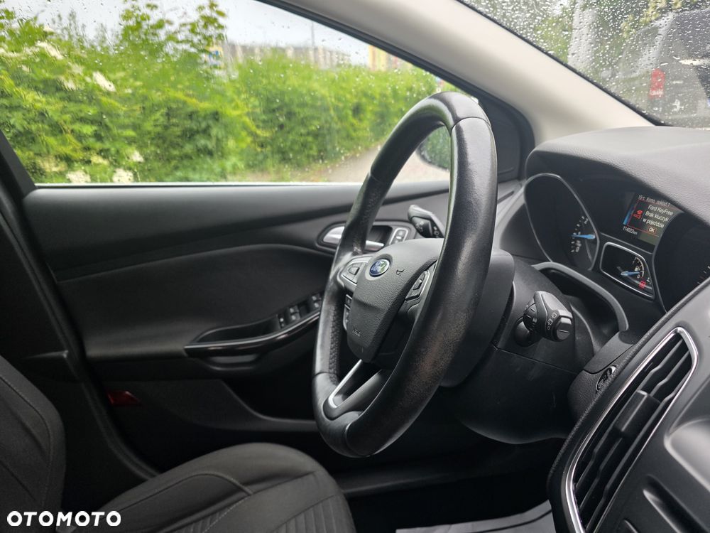 Ford Focus 1.0 EcoBoost STart-Stopp-System TITANIUM DESIGN - 19