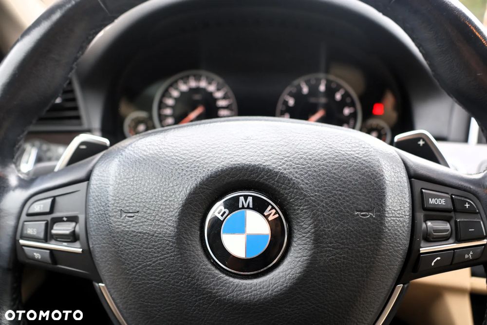 BMW Seria 5 528i xDrive - 8