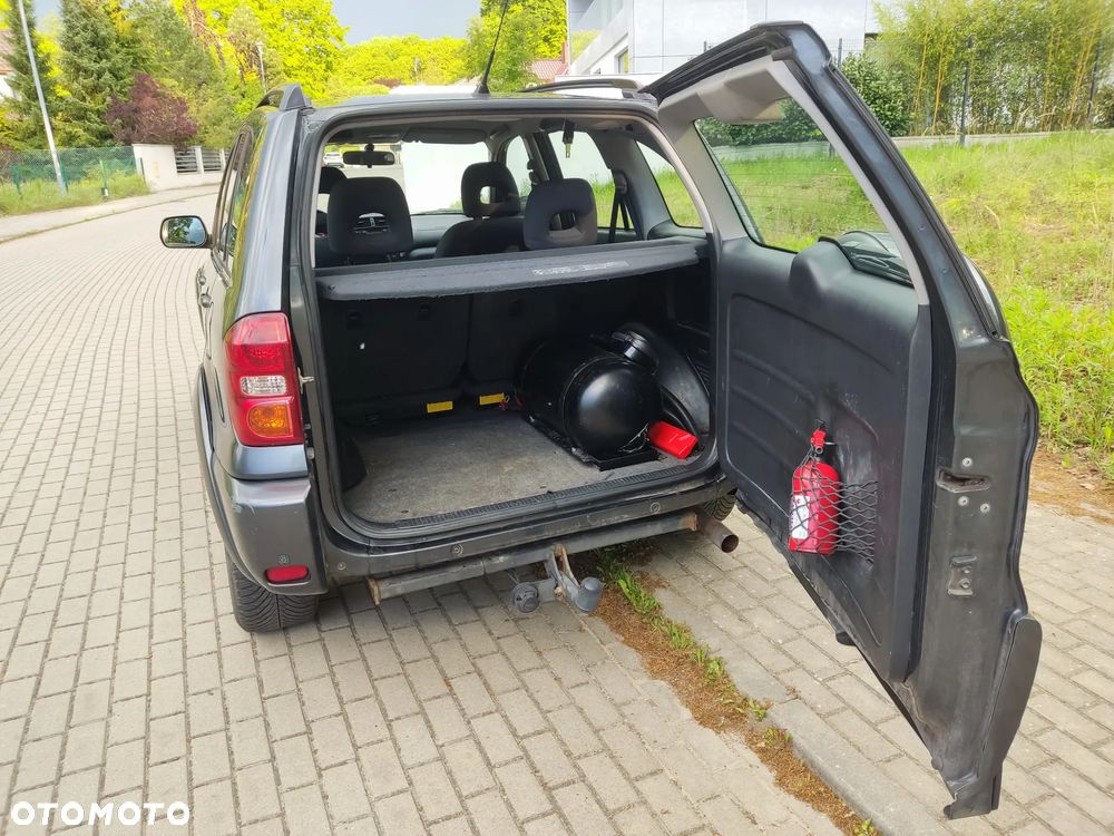 Toyota RAV4 2.0 VVT-i 4x4 - 11