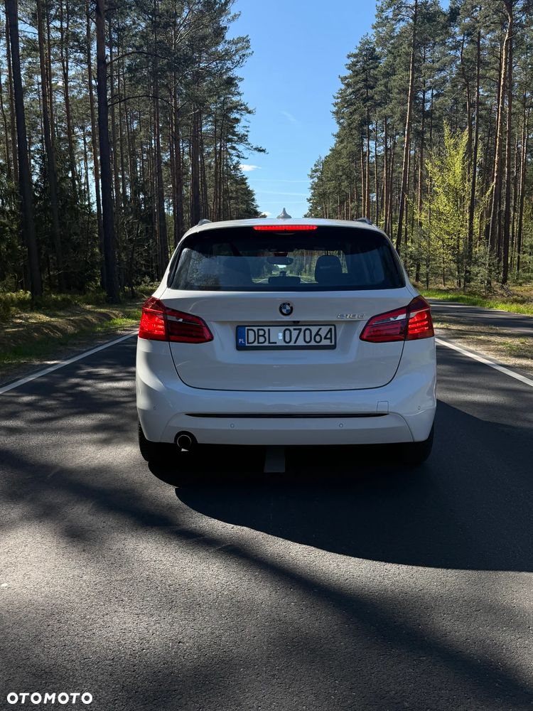 BMW Seria 2 218d - 11