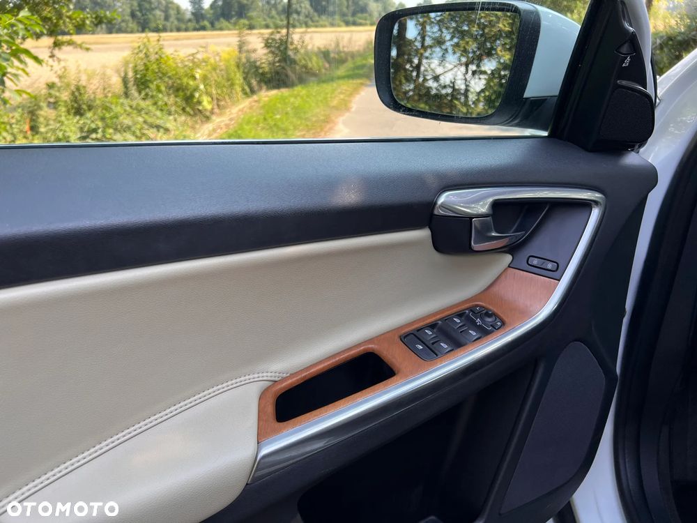 Volvo XC 60 T5 AWD Geartronic Momentum - 12