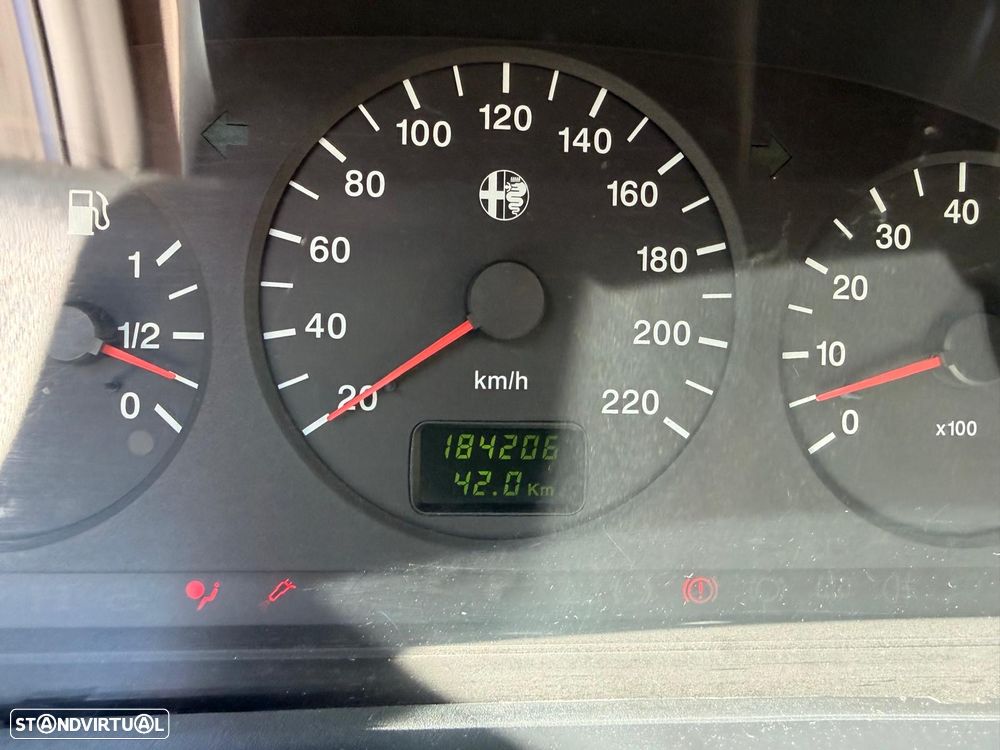 Alfa Romeo 146 1.4 Image - 6