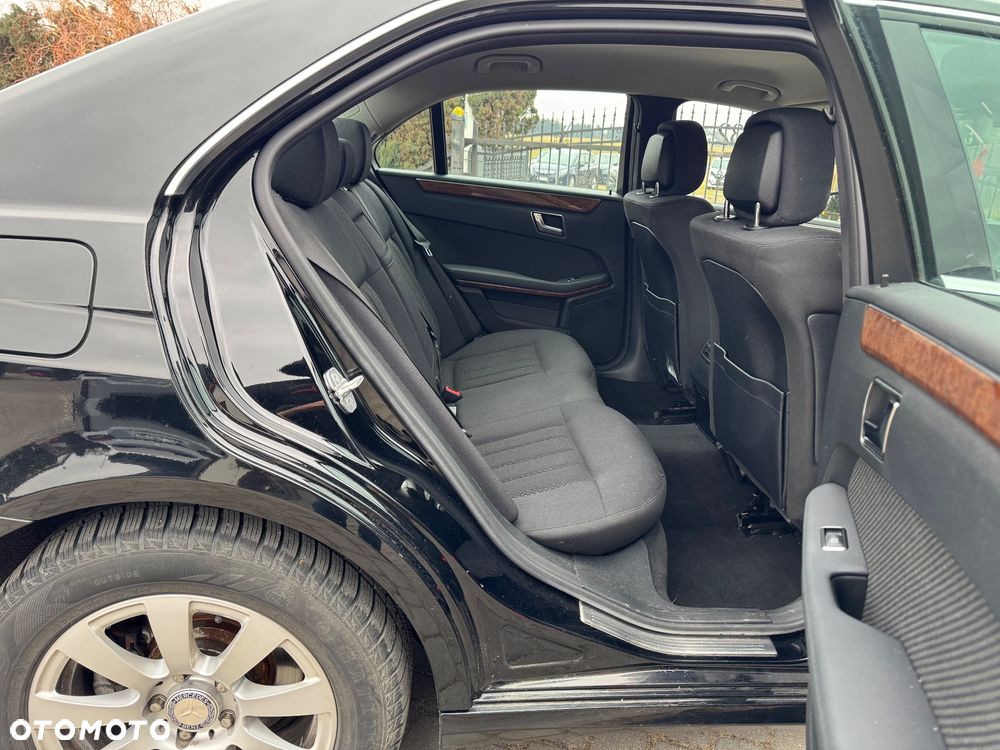 Mercedes-Benz Klasa E 250 CGI BlueEffICIENCY Elegance - 16