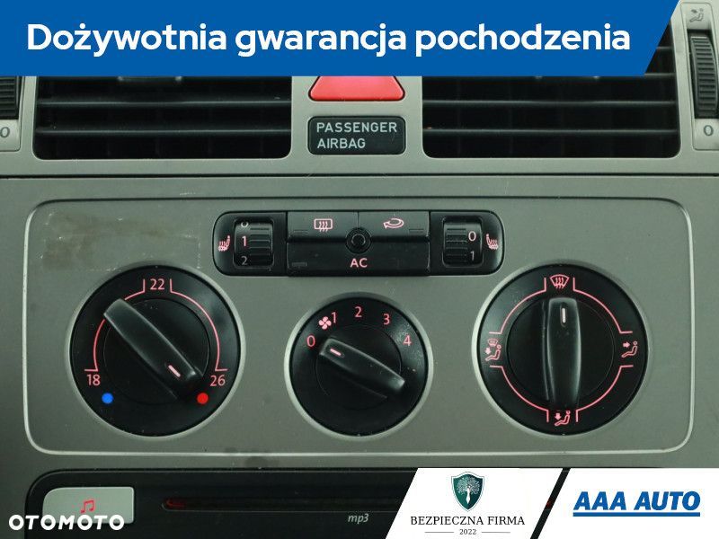 Volkswagen Touran - 12