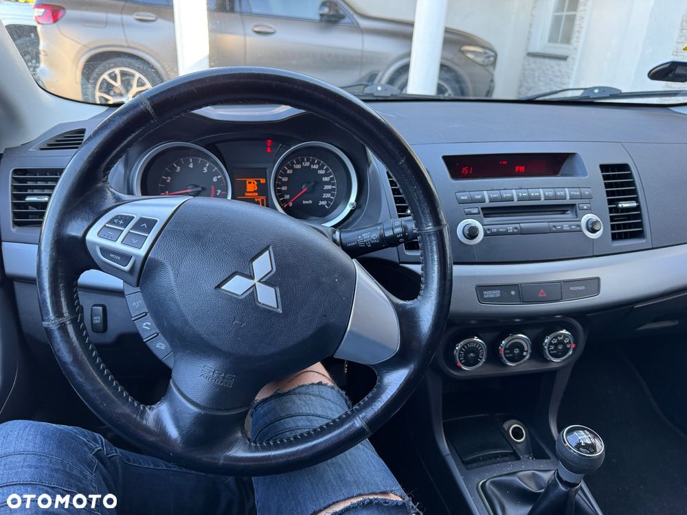 Mitsubishi Lancer 1.6 Invite - 7