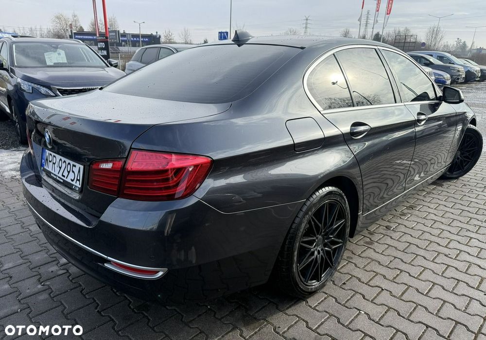 BMW Seria 5 528i xDrive Luxury Line - 4
