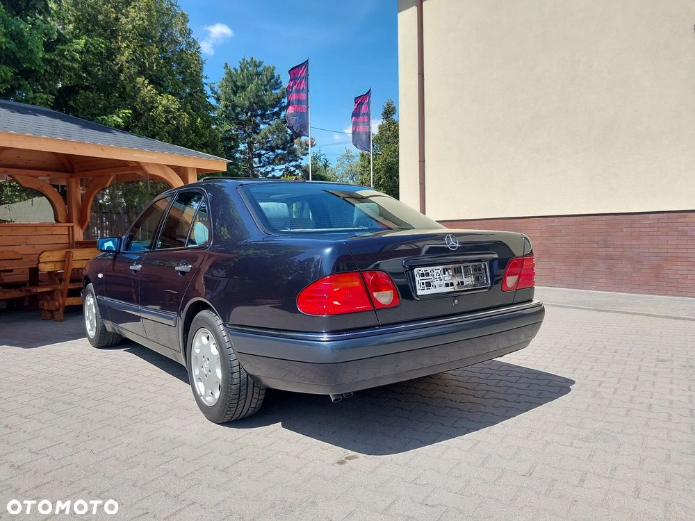 Mercedes-Benz Klasa E - 9