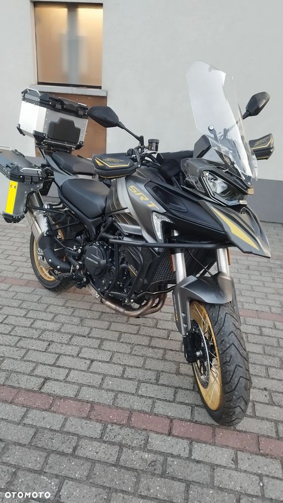 QJMOTOR SRT900SX - 1