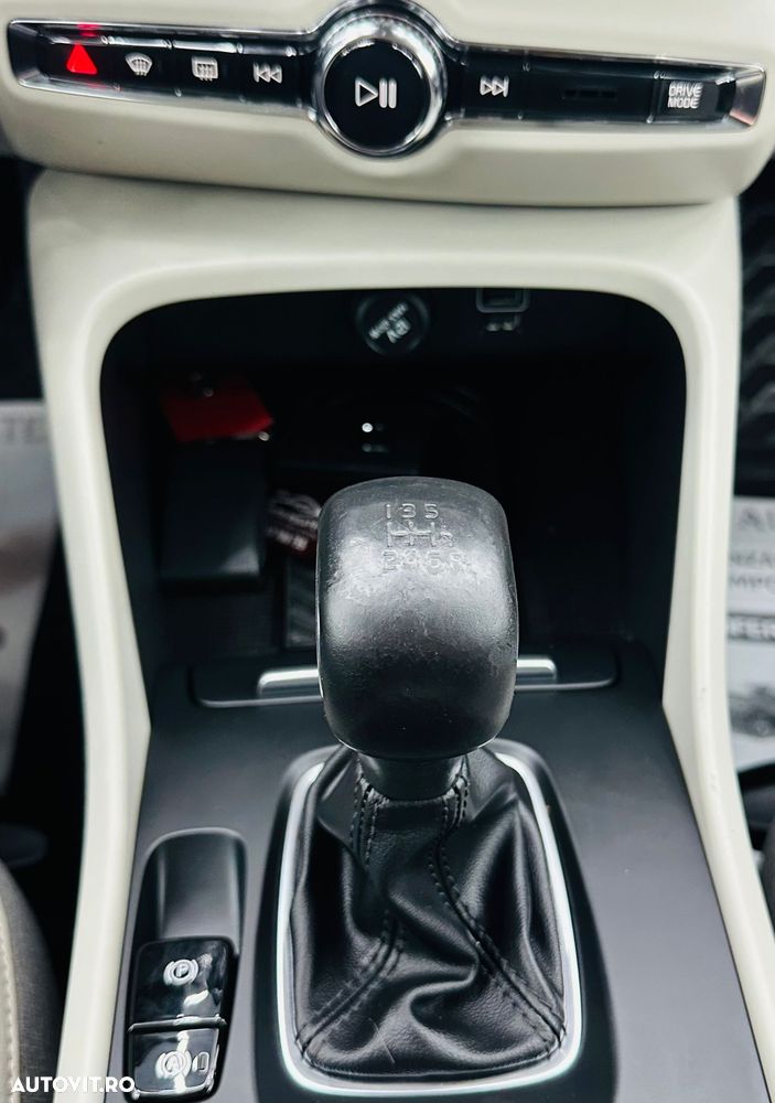 Volvo XC 40 D3 Momentum - 24